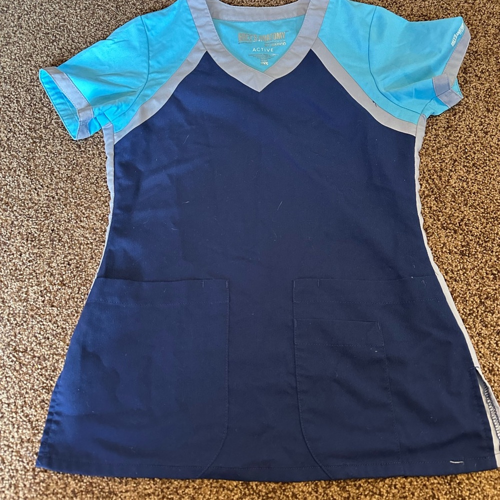 Grey's Anatomy Woman’s  Short Sleeve Scrub Top in Navy and Light Blue